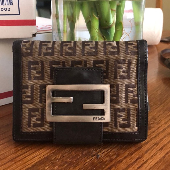 fendi short wallet